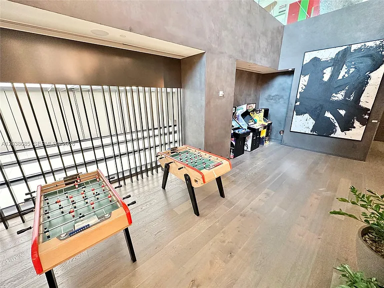 650 NE 32nd St #1404 — Photo 37