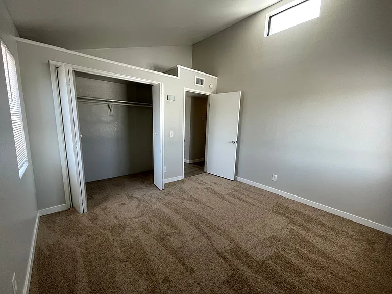 934 N Benton Ave — Photo 12