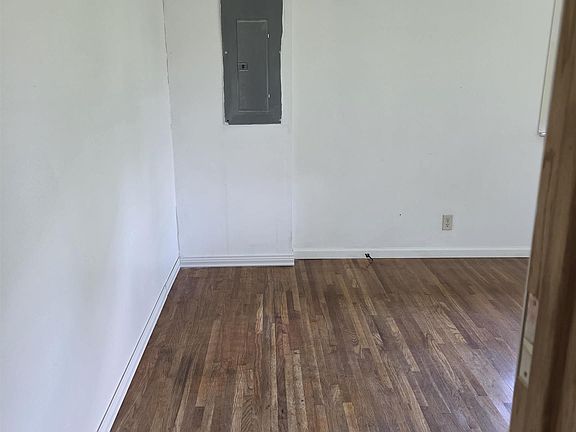 4th image of 1314 S 258th St