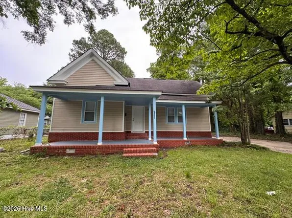 211 E Williamson St, Mount Olive, NC 28365