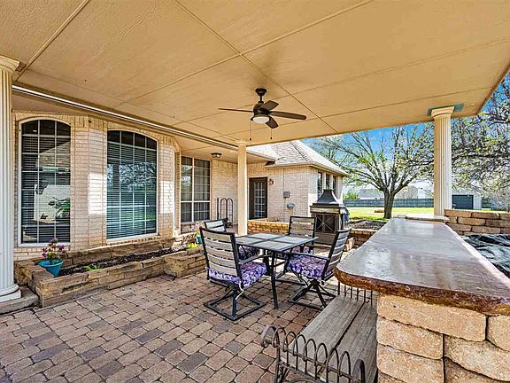 3rd image of 12 NW Pleasant View Rdg