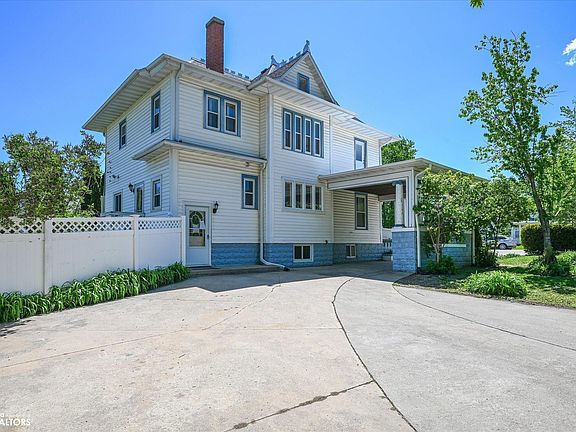 5th image of 912 Baldwin St