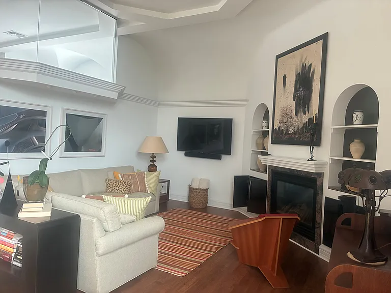 75-77 Woodlawn Ave #1 — Photo 5