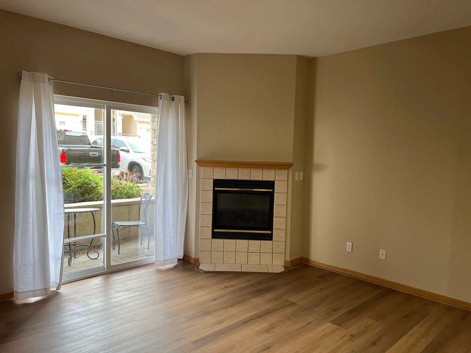 3945 Landings Dr — Photo 2