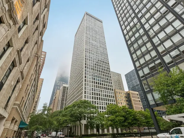 260 E Chestnut St APT 2505, Chicago, IL 60611