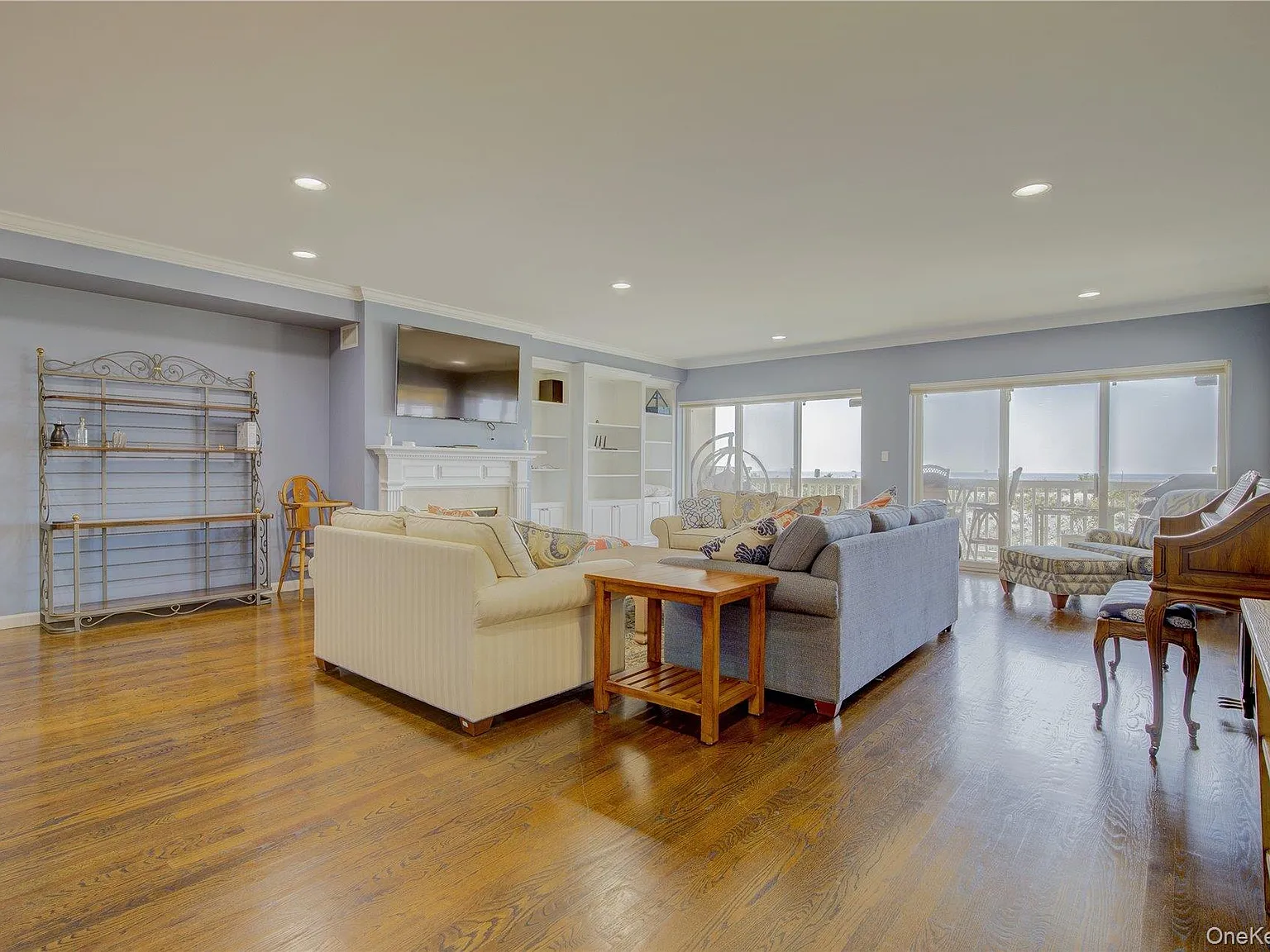 3 bed, 2.5 bath, 2199 sqft, $4,500 — Photo 2