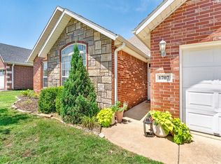 1707 W Capps Rd, Rogers, AR 72758