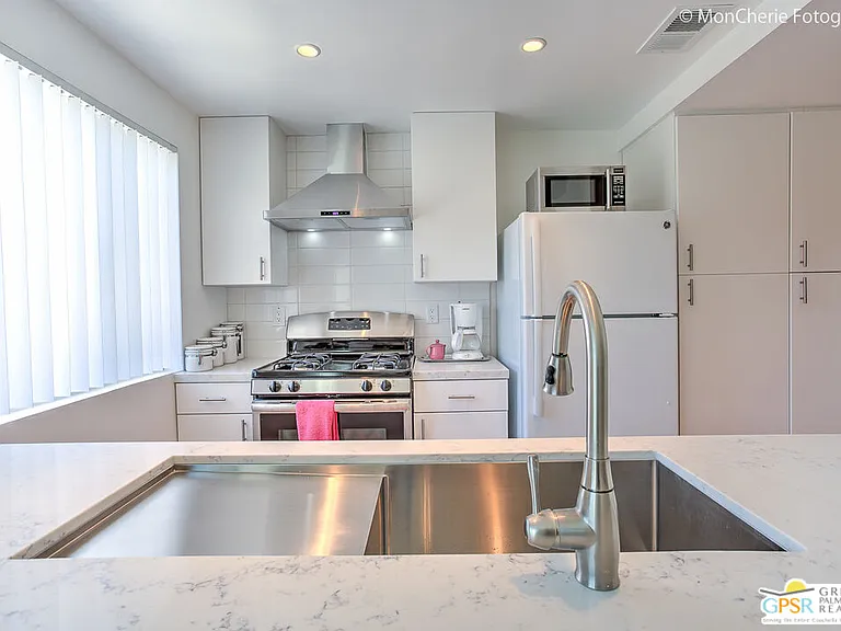 2166 N Indian Canyon Dr #C — Photo 4