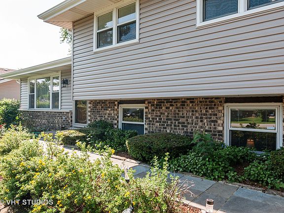 3rd image of 29W055 Bolles Ave
