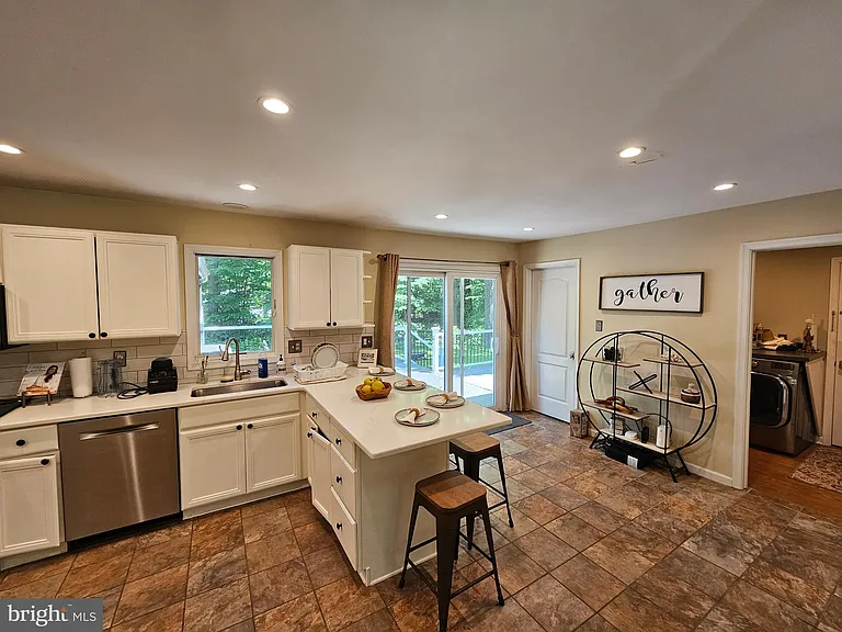 1244 Reed Ln — Photo 5