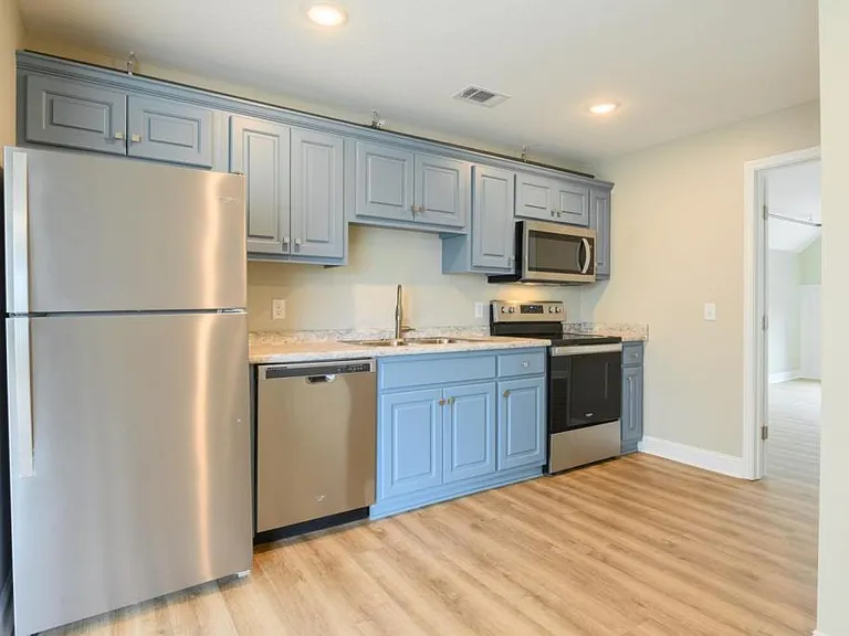 214 S College St #4 — Photo 4