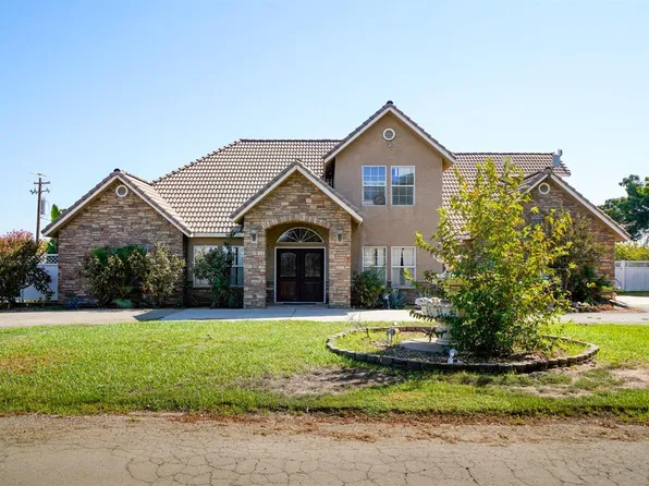 19360 Maple Ave, Laton, CA 93242