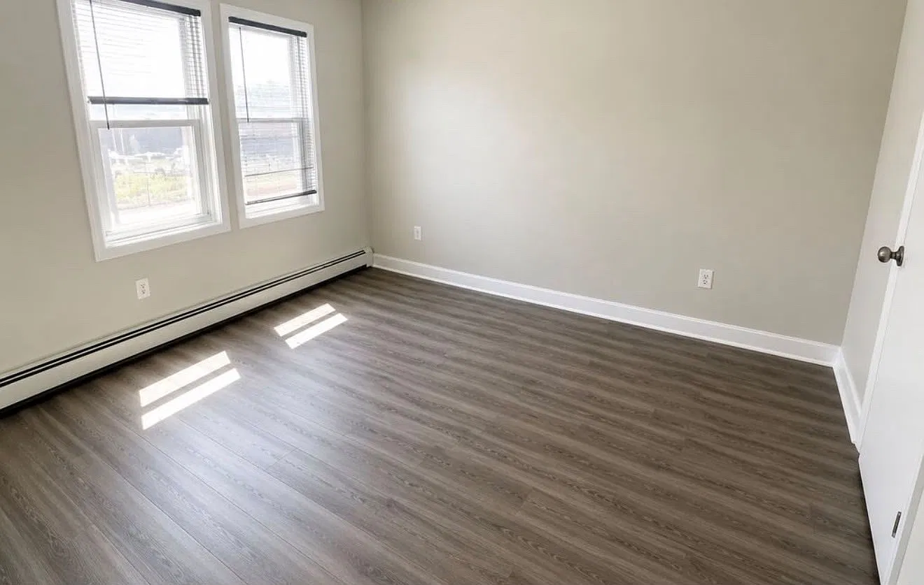 4 bed, $2,395 — Photo 4