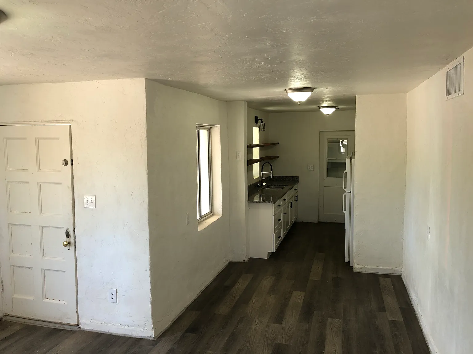 2 bed, 861 sqft, $1,300 — Photo 2