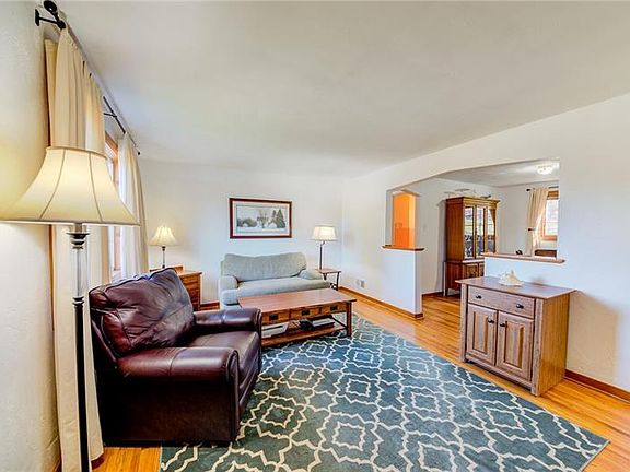 4th image of 519 Rosewood Dr
