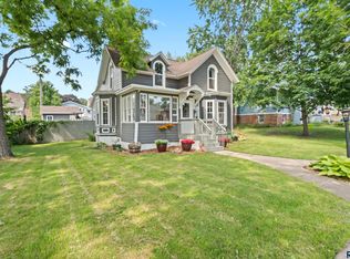 410 E 6th St, Dell Rapids, SD 57022