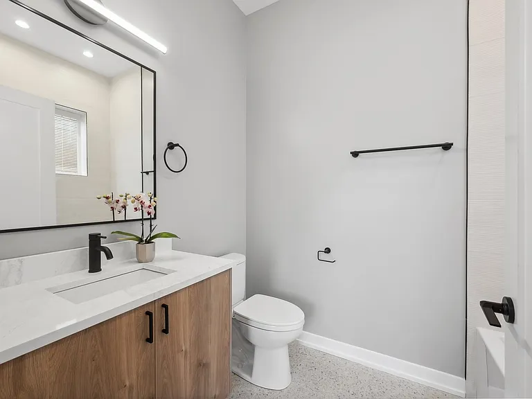 7010 N Glenwood Ave #Penthouse 1 — Photo 11