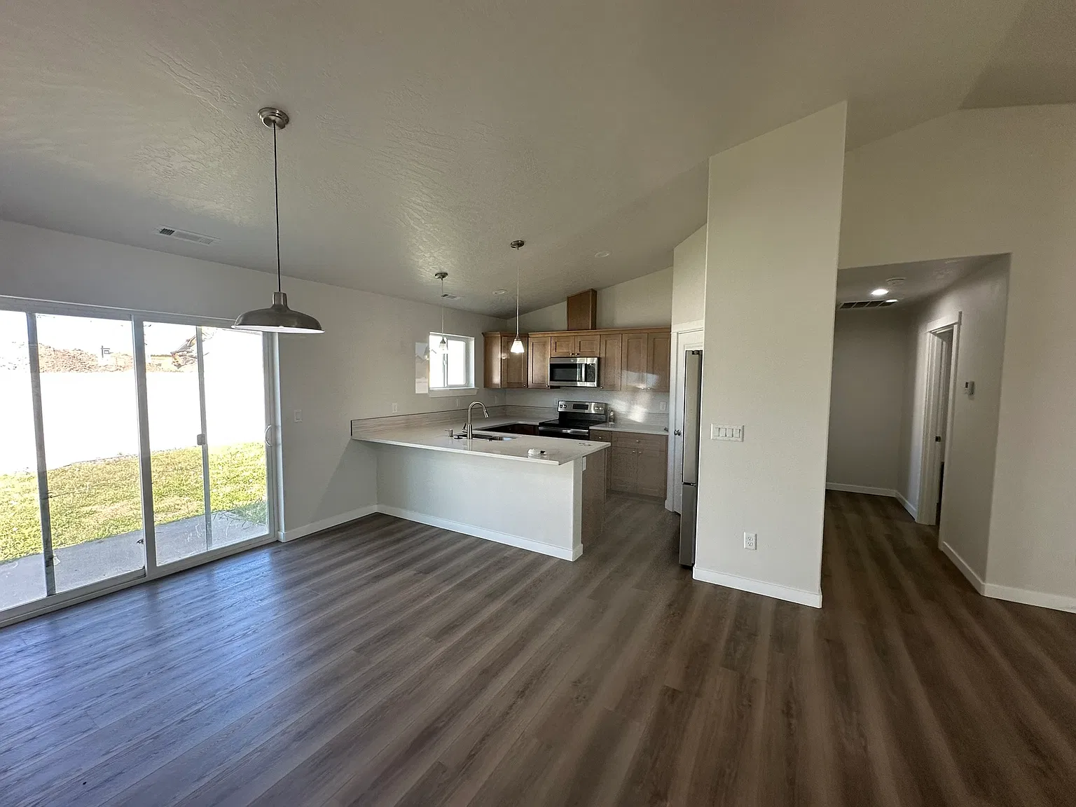 3 bed, 1412 sqft, $2,200 — Photo 3