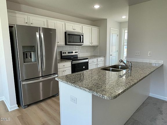 3rd image of 52 Faucette Dr