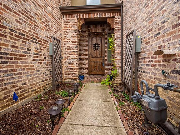 Entrance - Porch2