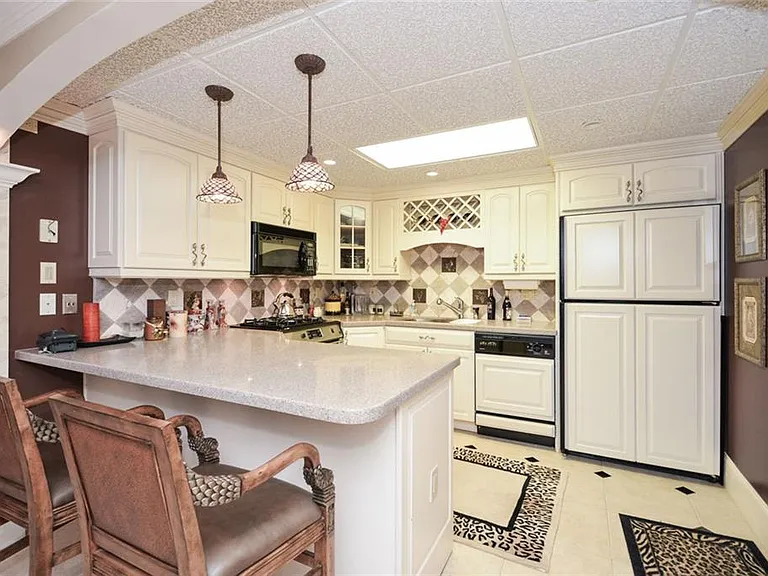 1640 Lazy River Ln — Photo 72