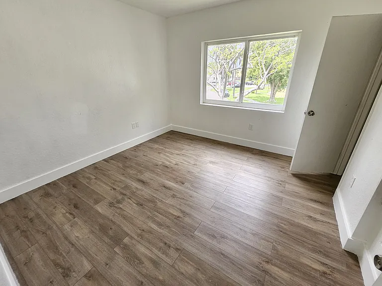450 NW 84th St #1 — Photo 32