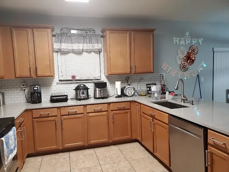 2245 Tulip Valley — Photo 18