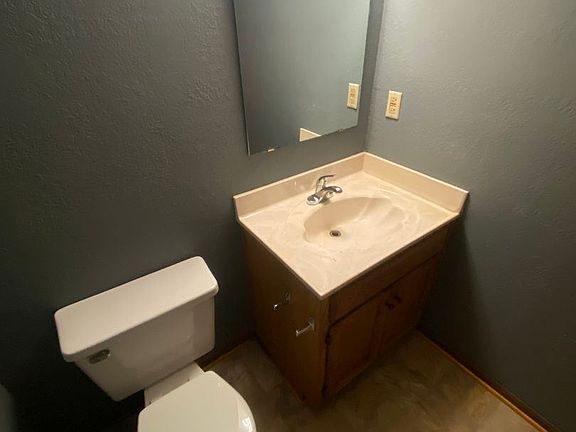 3rd image of 103 SW Oxford Pl #2901039