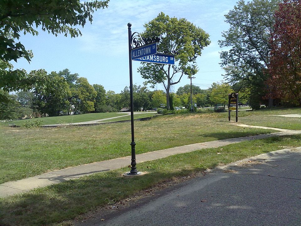 2nd image of 144 Williamsburg Dr