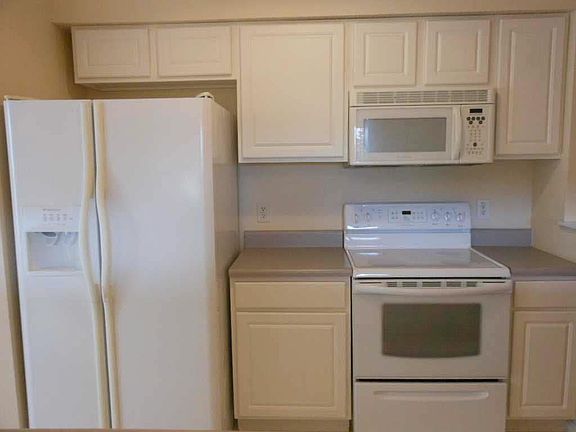 4th image of 56 Cherry Grove Dr