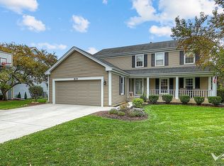 809 Arrowhead Ln, St Charles, IL 60174
