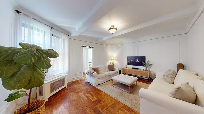 Rented by Bond New York | media 13