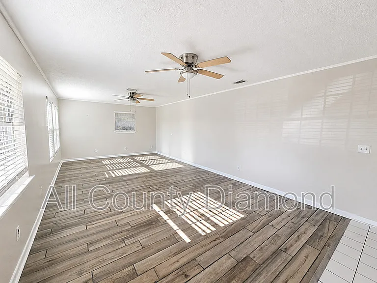 215 S Kimbrel Ave — Photo 3