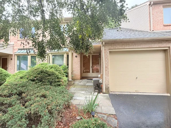15 Treaty Dr, Chesterbrook, PA 19087