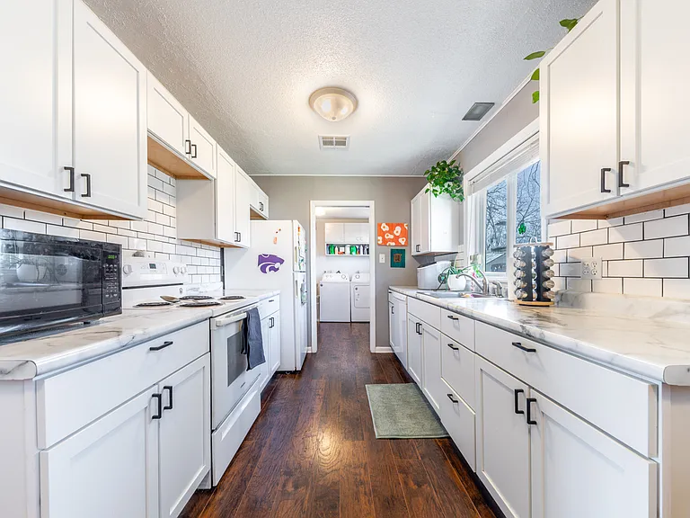 1515 Jarvis Dr — Photo 7