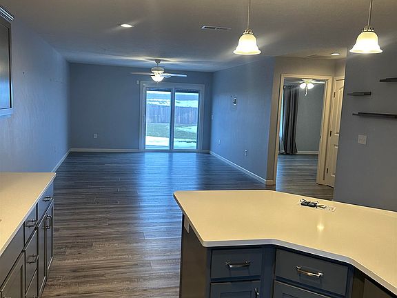 5th image of 2221 Saddlebrook Dr