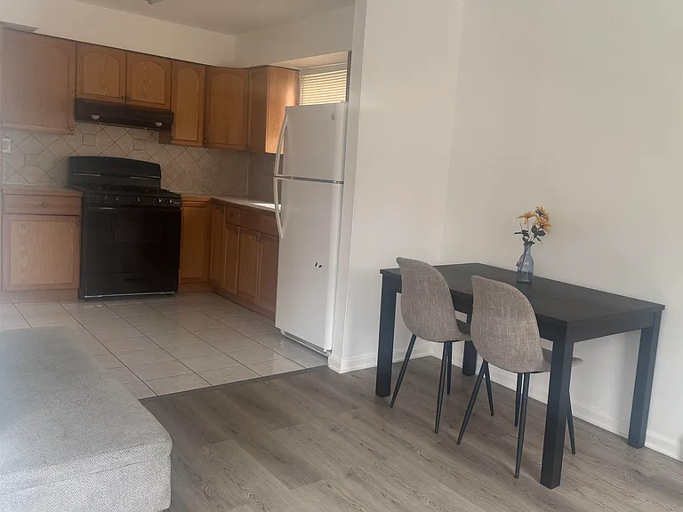 121 Mallory Ave #3 — Photo 6