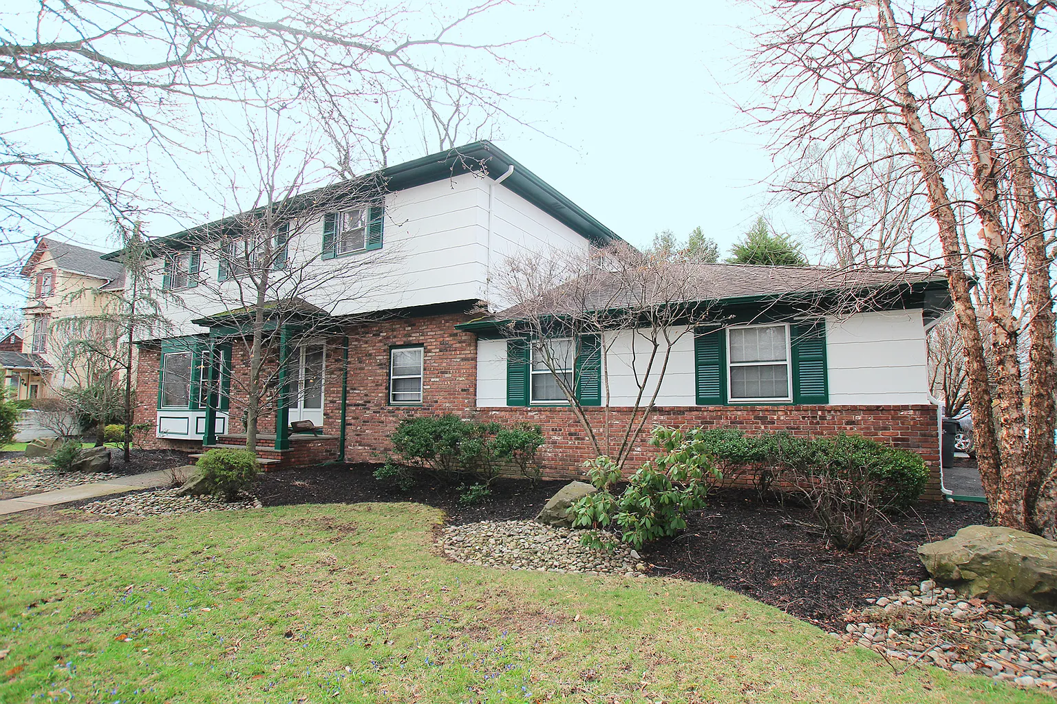 299 Woodbridge Ave photo 1