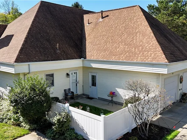 154 Michael Ln, Cuyahoga Falls, OH 44223