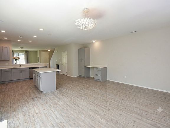 5th image of 4400 Edgewater Blvd NE