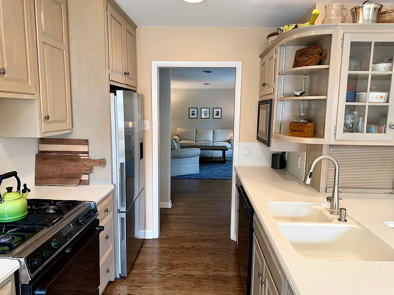 15 Plymwood Dr — Photo 9