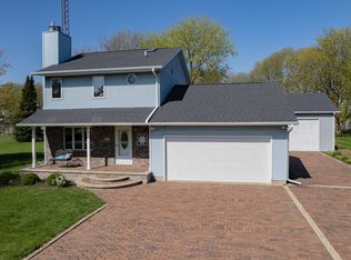 1661 Hill Dr, Dixon, IL 61021