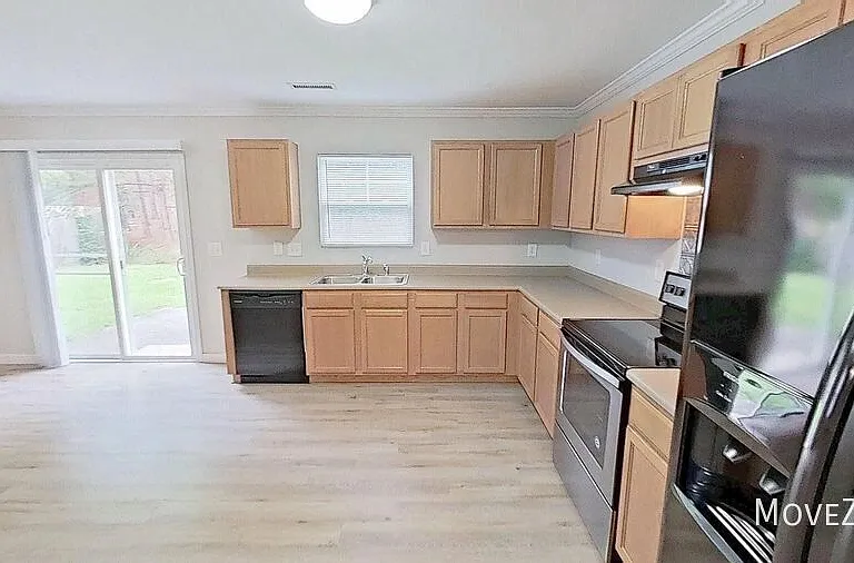 4435 Stonewall Dr — Photo 4