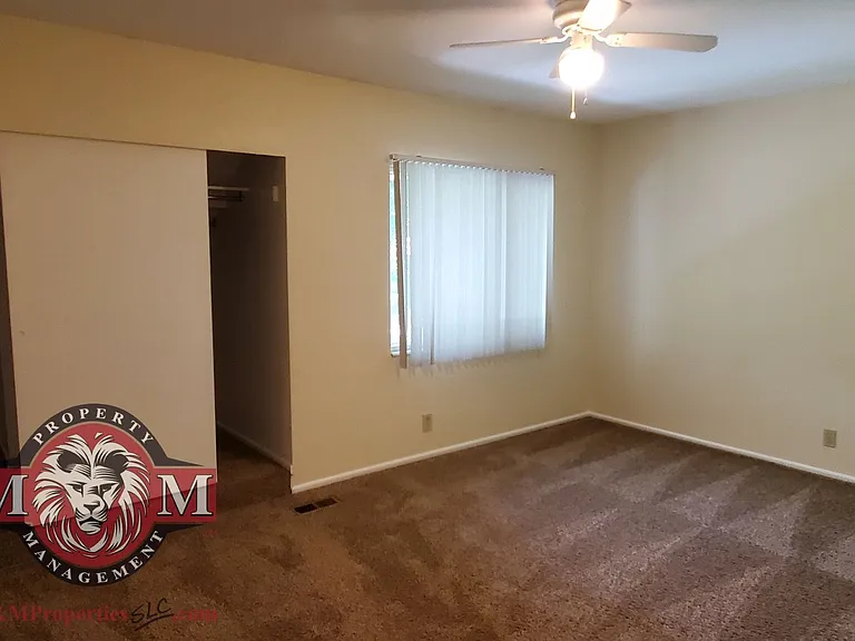 975 E Essex Court Way #4-6950 — Photo 23
