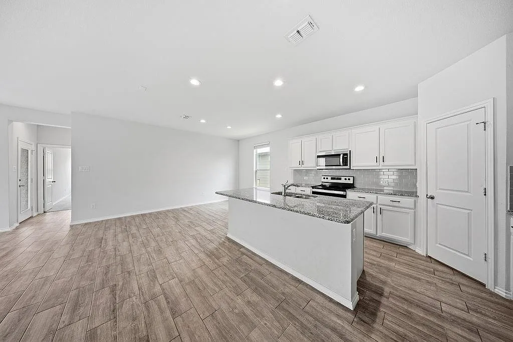 3 bed, 3.5 bath, 2064 sqft, $2,700 — Photo 4