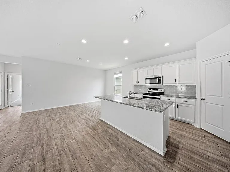 1024 Runnels Ln — Photo 4