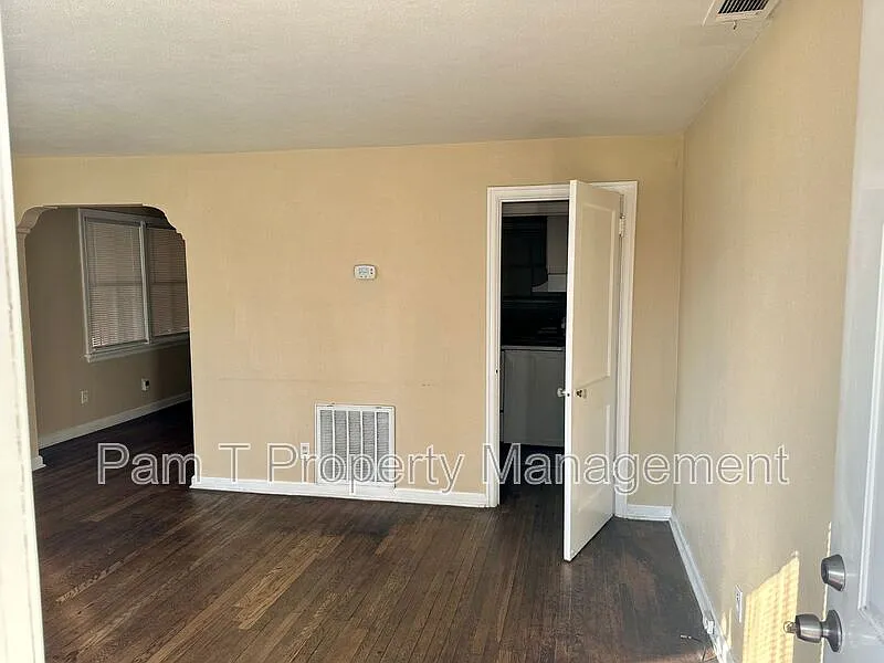 3 bed, 1.5 bath, 1617 sqft, $1,850 — Photo 3