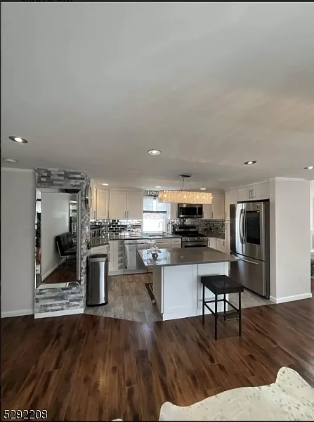 3 bed, $2,975 — Photo 3