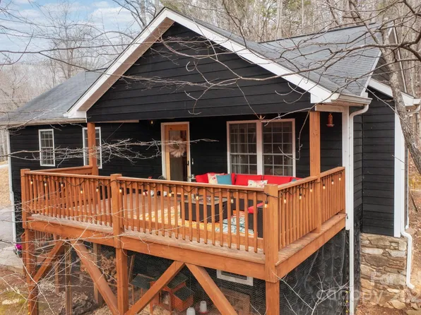 19 Smokey Mountain Dr, Swannanoa, NC 28778