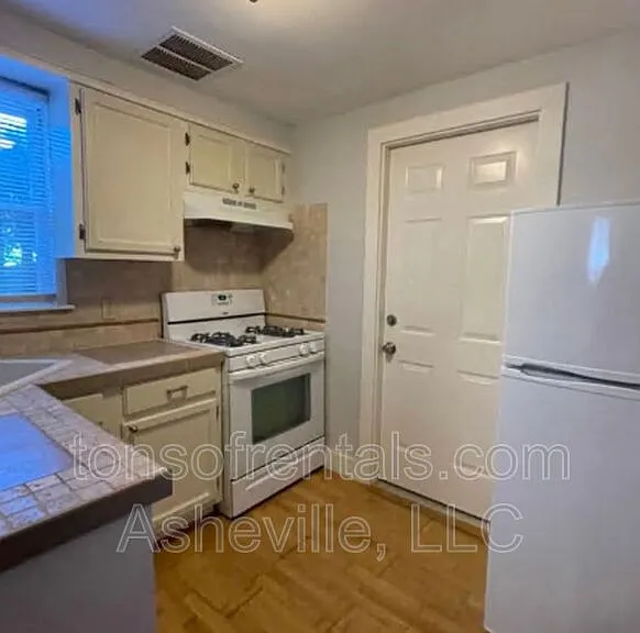 1316 Hyman Ave #1 — Photo 8